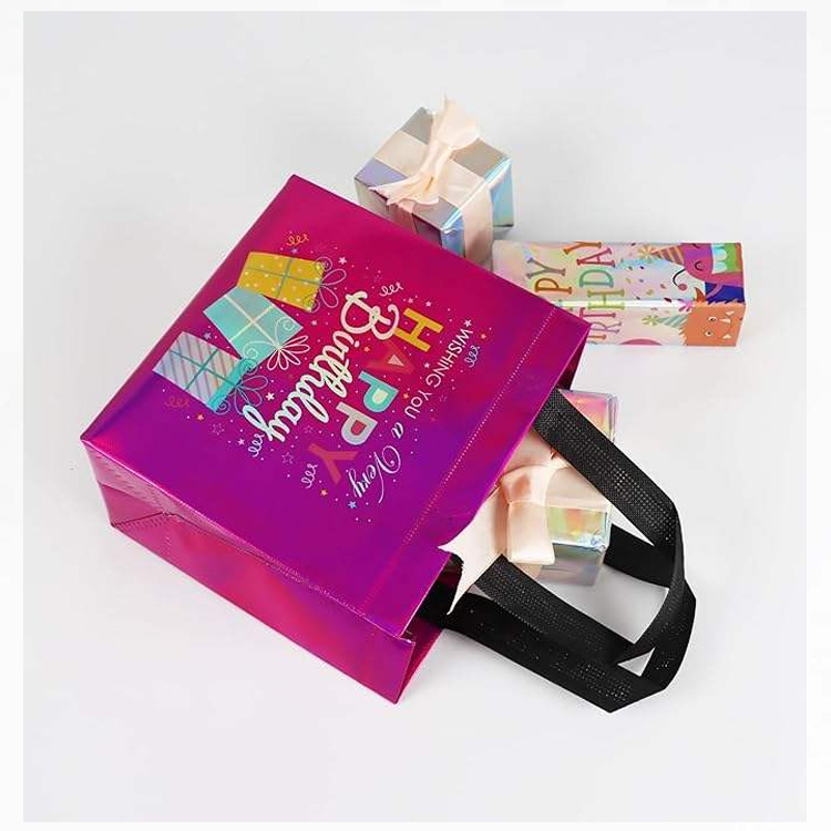 Sacos de aniversário em não tecido com cores coordenadas de vários tamanhos